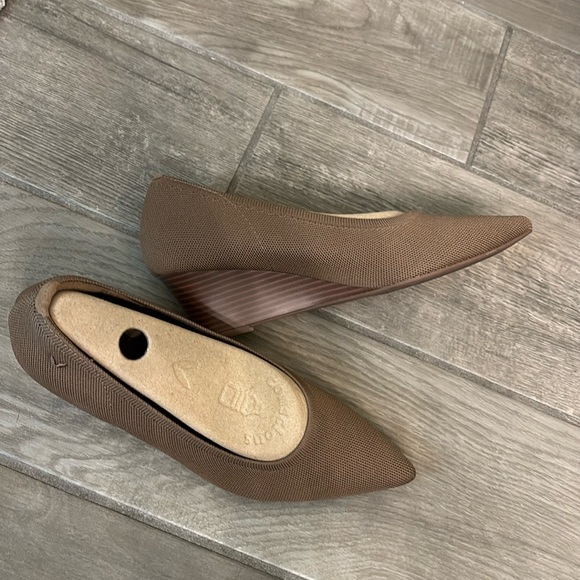 Vivaia Aria wedges; 39.5 (8.5us) in espresso, w/ ORIGINAL BOX! Great condition! - Picture 4 of 6